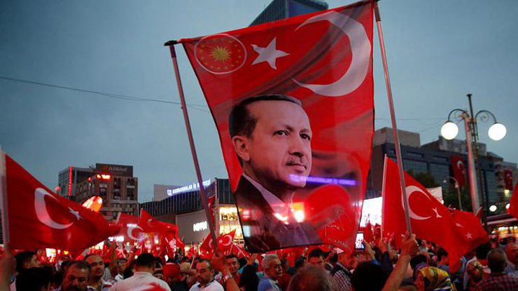 В Брюсселе сторонники Эрдогана вышли на массовое шествие 