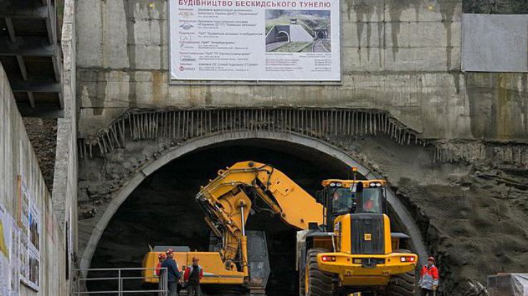 В Карпатах первые поезда по тоннелю пустят в 2017 году