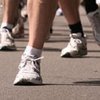 Мужчина пробежал 42-километровый марафон в костюме Эйфелевой башни (фото) 