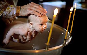 Крещение ребенка: традиции и приметы 