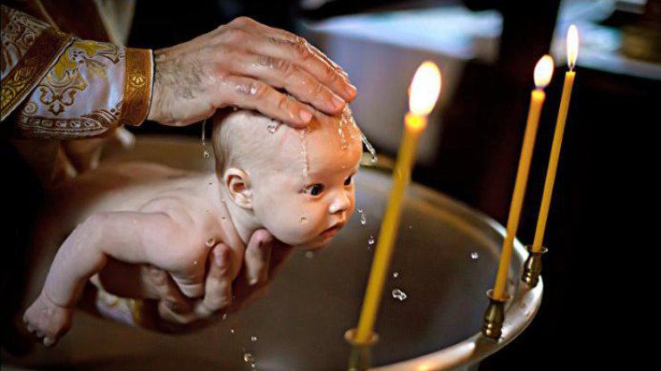 Крещение ребенка: традиции и приметы 