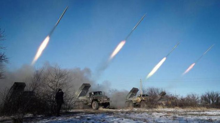 На Донбассе боевики ведут огонь из артиллерии и танков 