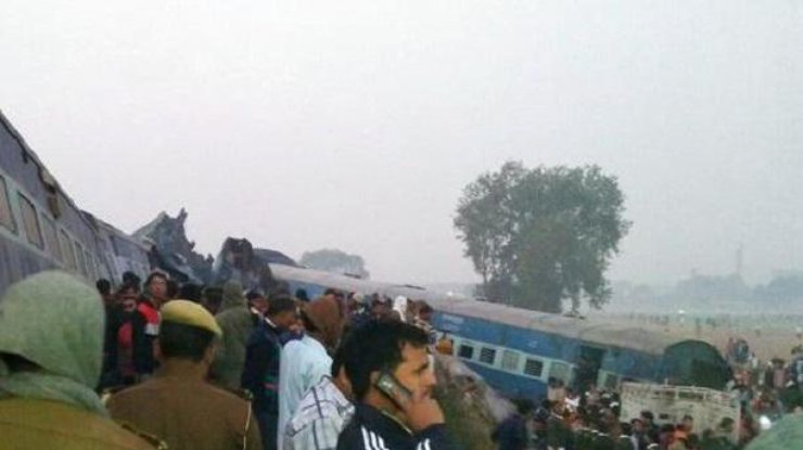 Железнодорожная авария в Индии: количество жертв возросло 
