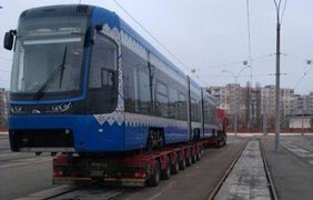 В Киев привезли новый польский скоростной трамвай