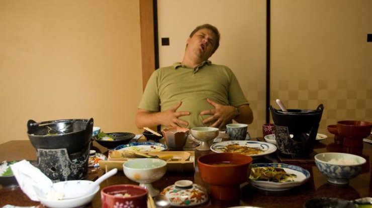 Почему после плотного обеда клонит ко сну