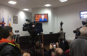 Беглый экс-президент Украины даст комментарии журналистам. Фото: Руслан Смещук