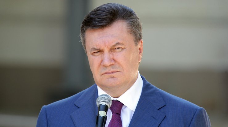 Янукович и адвокат на время перерыва удалились из зала суд