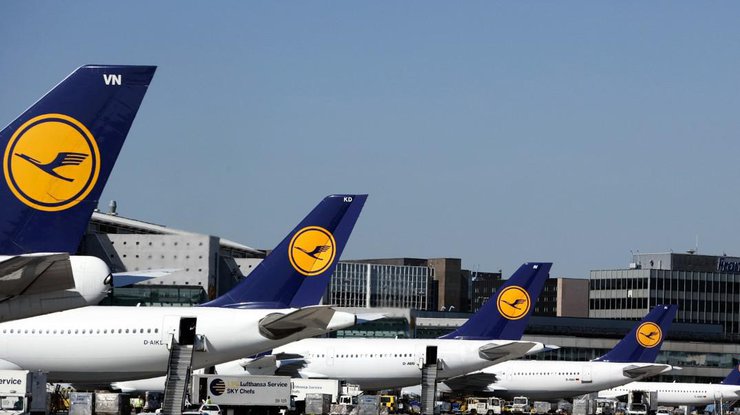 Lufthansa отменила почти 2 тыс. авиарейсов из-за забастовки пилотов