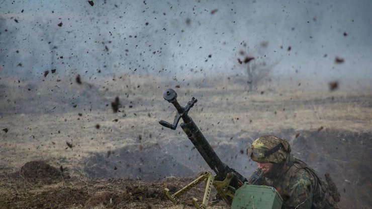 На Донбассе боевики ведут огонь из артиллерии и минометов 