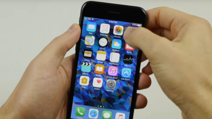 iPhone 7 испытали сильнейшей кислотой. Фото: кадр из видео