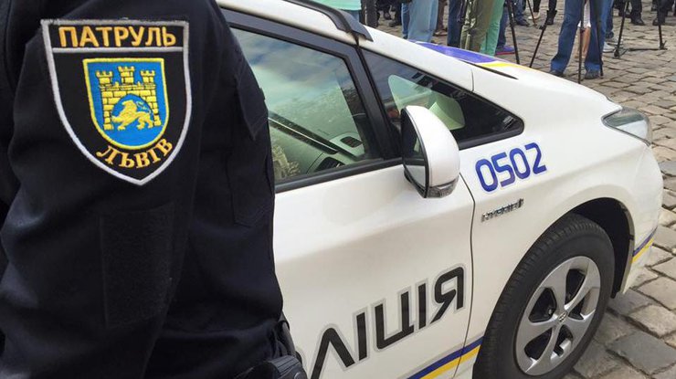Во Львове пьяный водитель избил полицейскую 