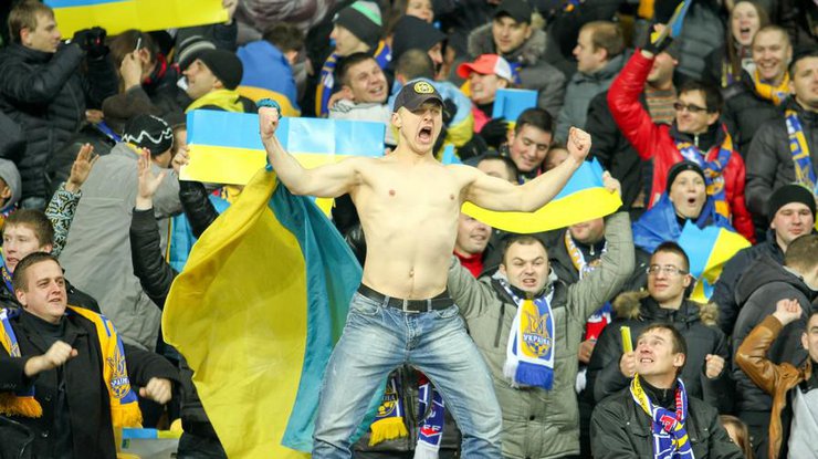 Федерация футбола Украины оштрафована за поведение фанатов