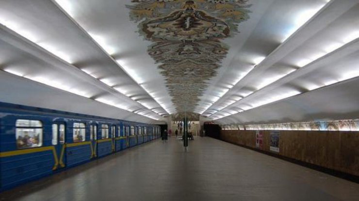 В киевском метро теперь можно заплатить за поездку любой банковской картой