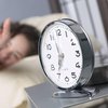 Ученые рассказали, почему не стоит переставлять утром будильник