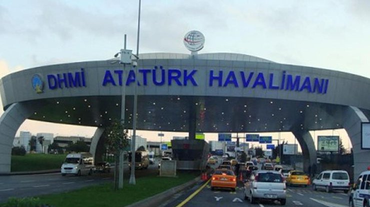 В Стамбуле полиция заблокировала аэропорт