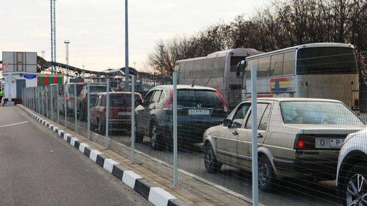 На границе с Польшей в очередях застряли 1200 автомобилей