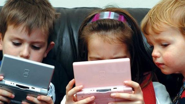 Смартфоны и планшеты губят детей 