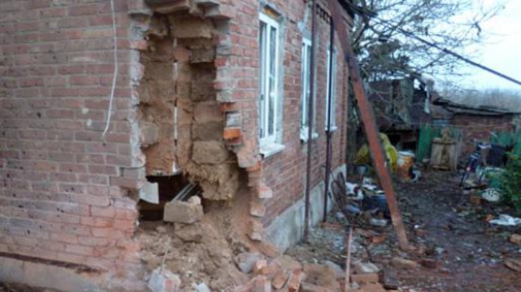 Обстрел Торецка: в домах полностью разрушены стены (фото: dn.npu.gov.ua)