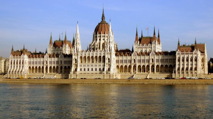 Парламент Венгрии отклонил законопроект о запрете на расселение беженцев