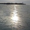 Азовское море покрылось льдом (фото)