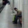 В метро Харькова мужчина упал на рельсы 