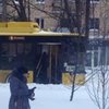 Во Львове девушка выпала из троллейбуса во время езды 