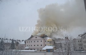 В Ужгороде подожгли СИЗО (фото: uzhgorod.in)