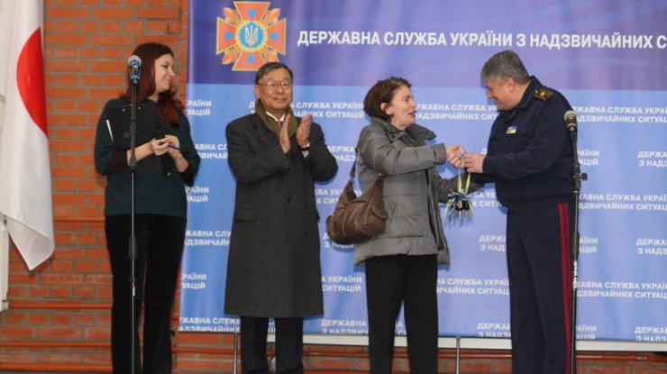Япония подарила ГСЧС Украины 12 спецмашин