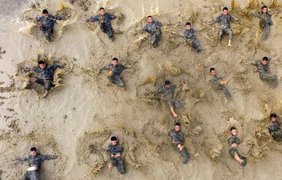Китай, военные принимают участие в учениях в Байс