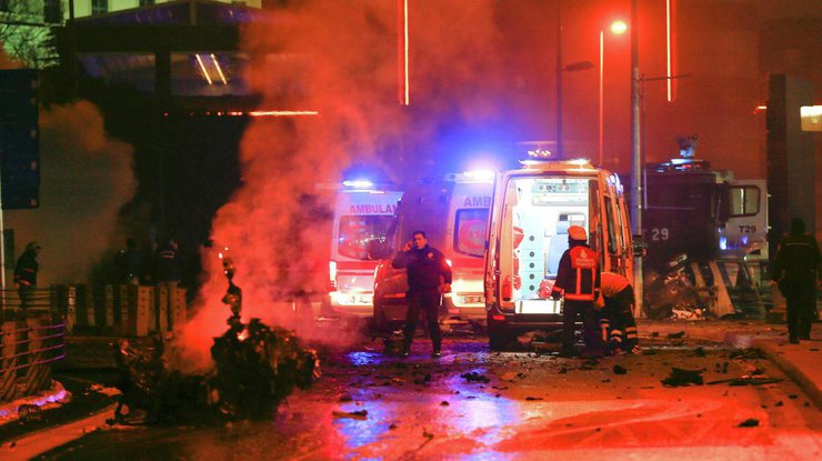 Взрыв в Стамбуле: не менее 13 человек погибли