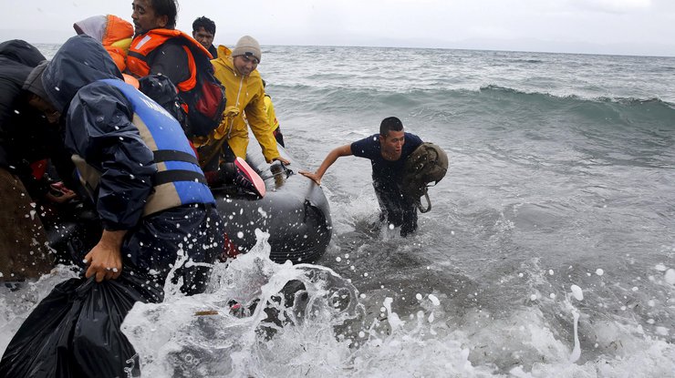 В Средиземном море спасли 1100 мигрантов