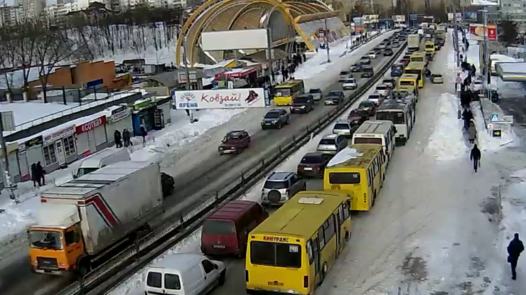 Киев парализовали 9-балльные пробки из-за аварии. Фото: videoprobki.ua