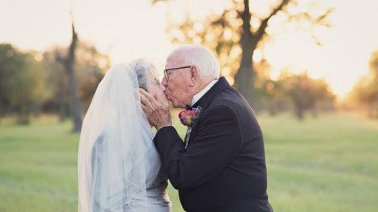 Пара прождала 70 лет ради свадебной фотосессии (фото: AdMe)