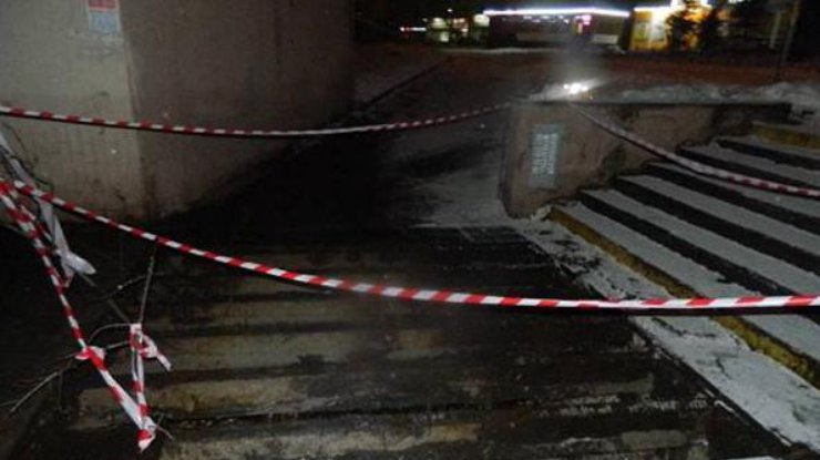 В Киеве бандиты срывали канализационные решетки (фото: dtp.kiev.ua)