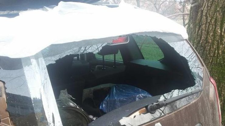 В Киеве ограбили машину известного волонтера 