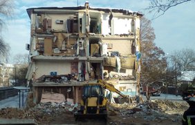 В Чернигове по частям разбирают конструкции обвалившегося дома (фото: dsns.gov.ua)