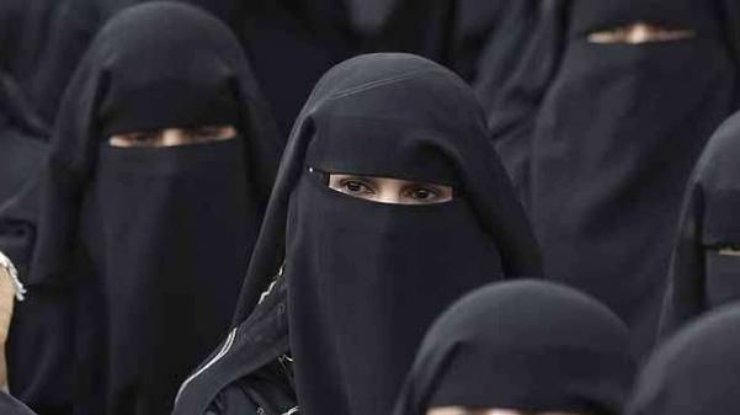 В Саудовской Аравии девушку арестовали за смелое фото в Twitter (фото: tribune.com.pk)