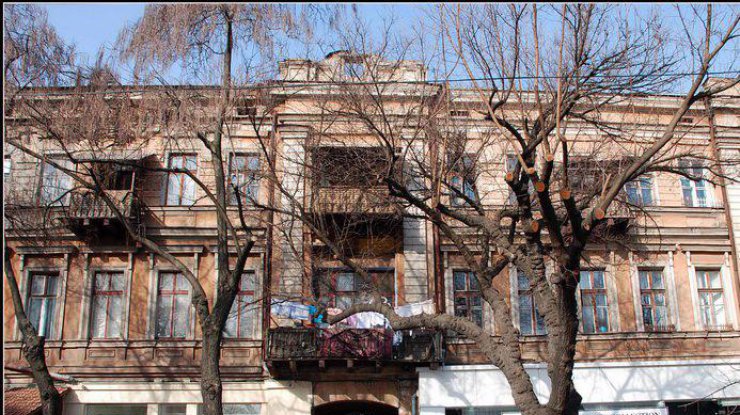 В центре Одессы обрушился фасад старинного дома (фото: http://odessa-history.livejournal.com)