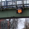 В Киеве установили "умное" табло, которое показывает скорость движения (фото)