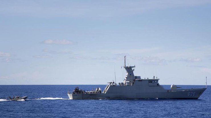 Китай захватил подводное судно США в международных водах