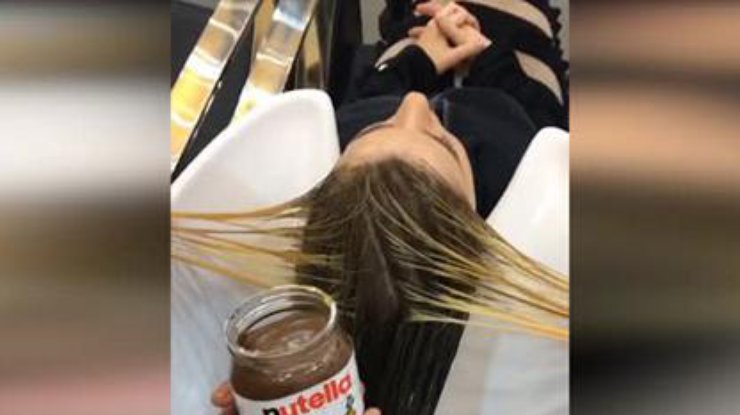 Парикмахер покрасил клиентке волосы Nutella и сгущенкой