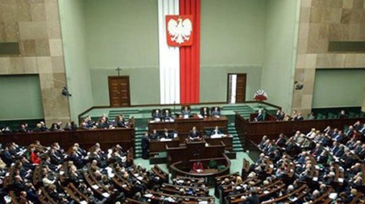 В Польше журналистов будут допускать в парламент страны
