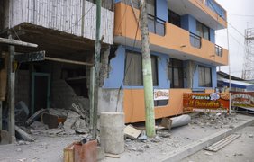 Мощное землетрясение в Эквадоре: разрушены два города 