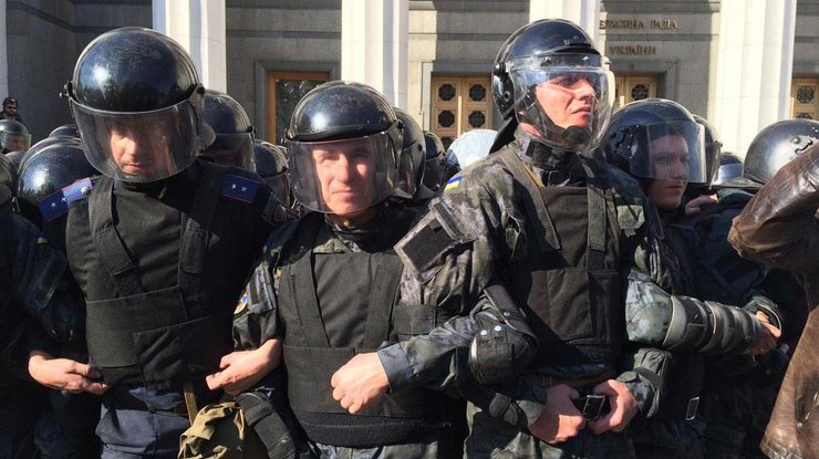 Верховную Раду под охрану взяли более 1000 полицейских 