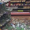 В тернопольском супермаркете обрушились огромные стеллажи с алкоголем (фото) 