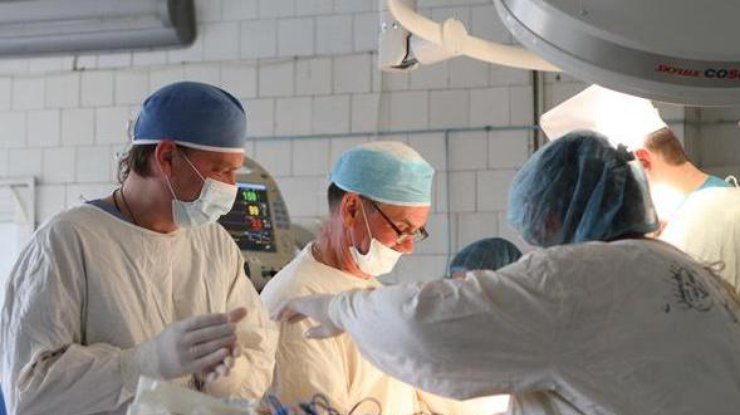 В Днепропетровскую больницу доставляют раненых со Светлодарской дуги (фото: dnepr.com)