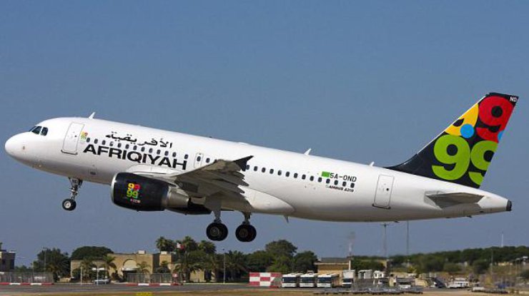 Угонщики ливийского самолета А320 угрожают взорвать борт