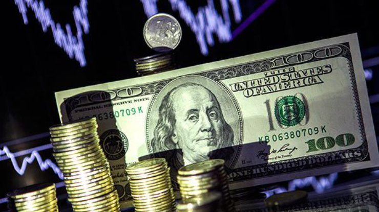 В Украине курс доллара незначительно упал 