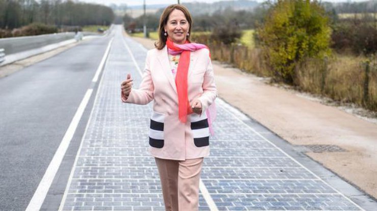 Во Франции построили дорогу из солнечных батарей