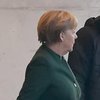 Меркель отправилась за покупками на Рождество под усиленной охраной 